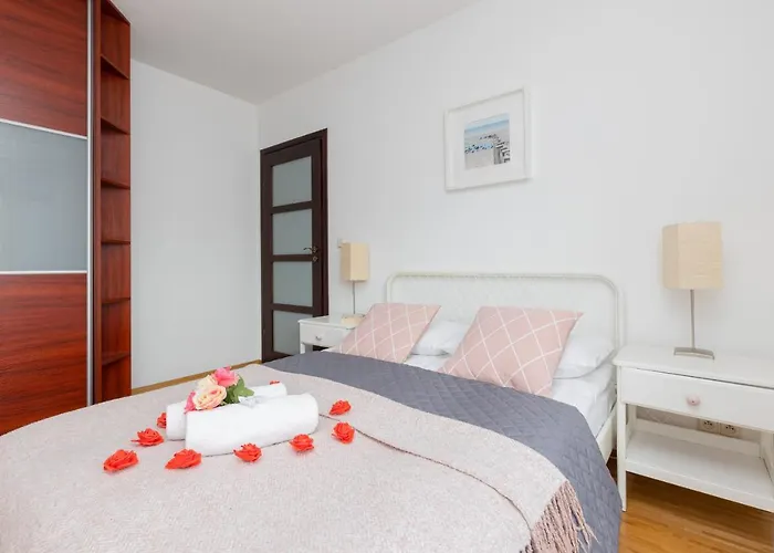 Spacious Apartment Palac Jana III Wilanow By Noclegi Renters
