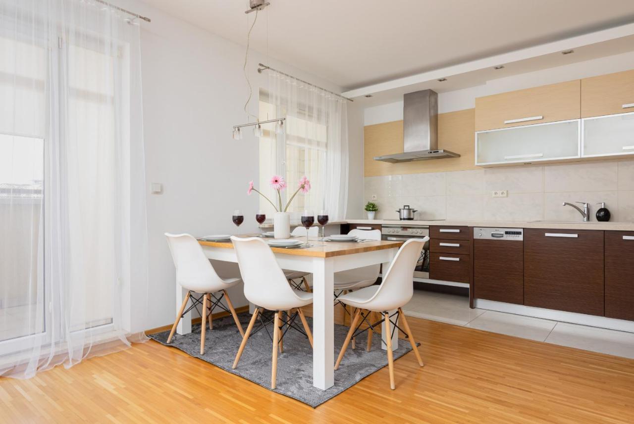 Spacious Palac Jana Iii Wilanow By Renters Warsaw