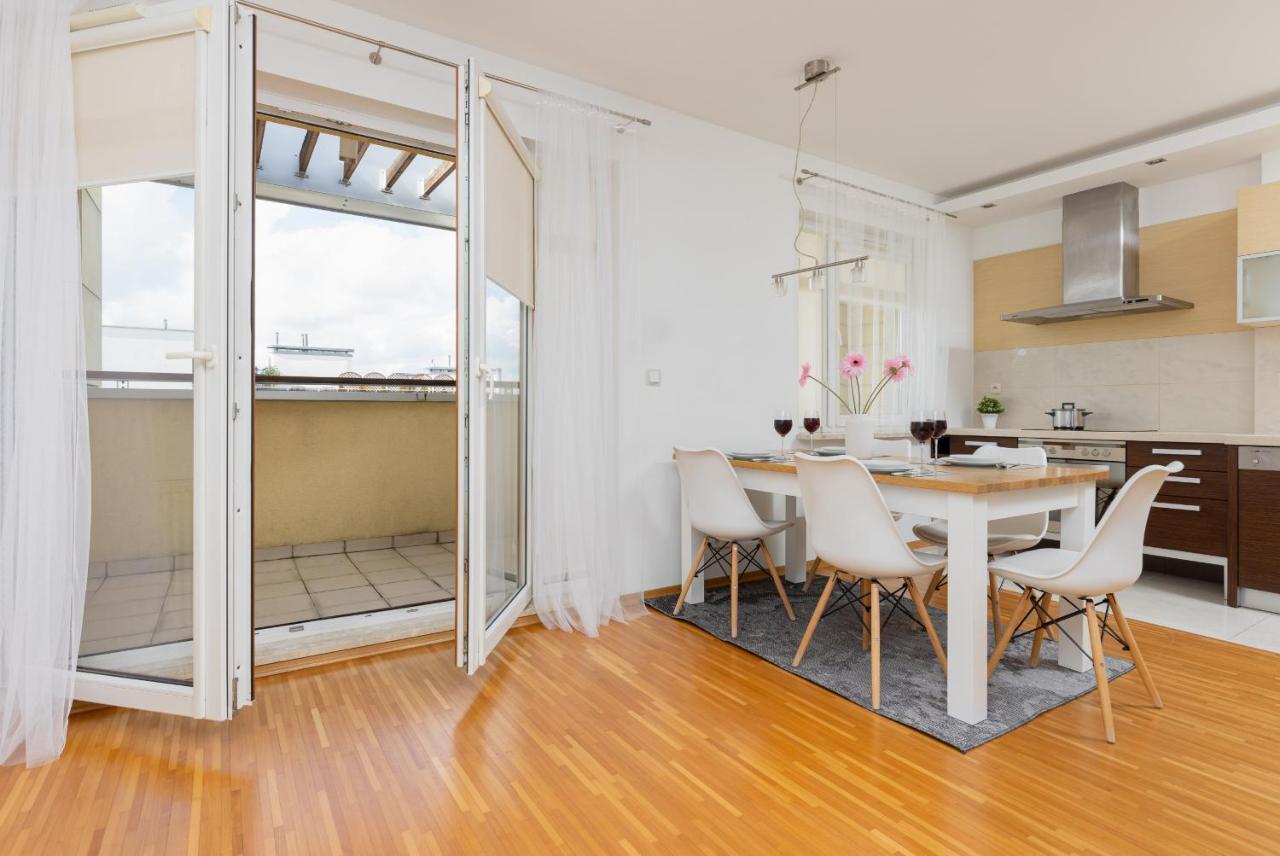 Spacious Palac Jana Iii Wilanow By Renters * Warsaw